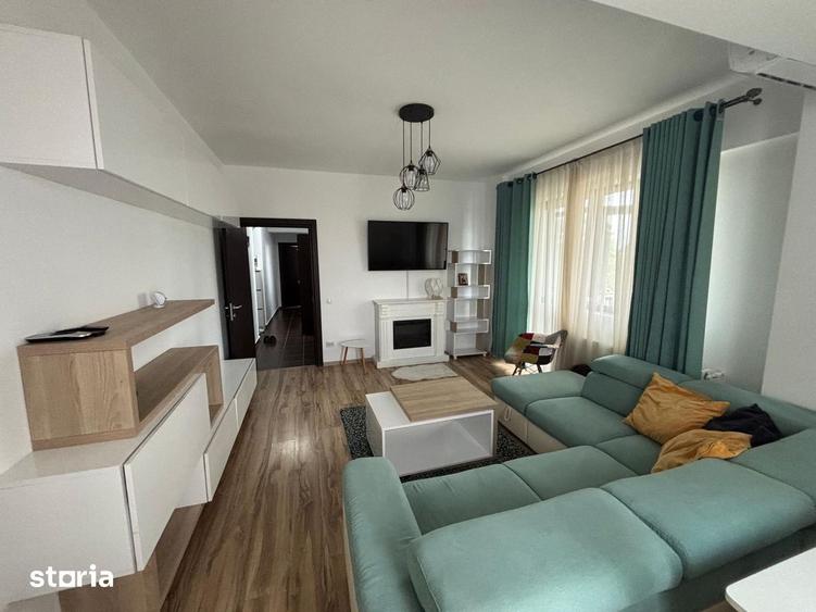 Apartament cu 3 camere în Apărătorii Patriei