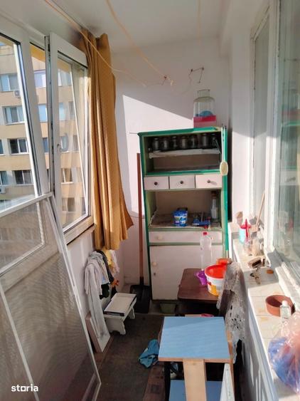 Apartament cu 3 camere semidecomandat în Bucur Obor