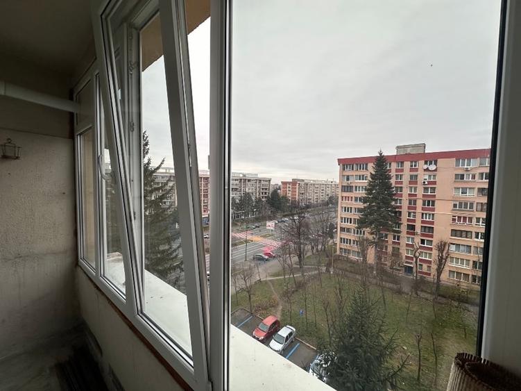 Apartament cu 3 camere semidecomandat în Ultracentral