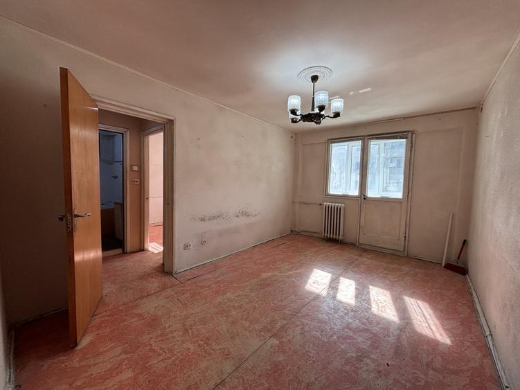 Apartament cu 2 camere semidecomandat în Tei