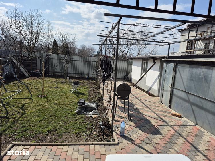 Casă cu 4 camere cu Teren 500 Mp în Stupini