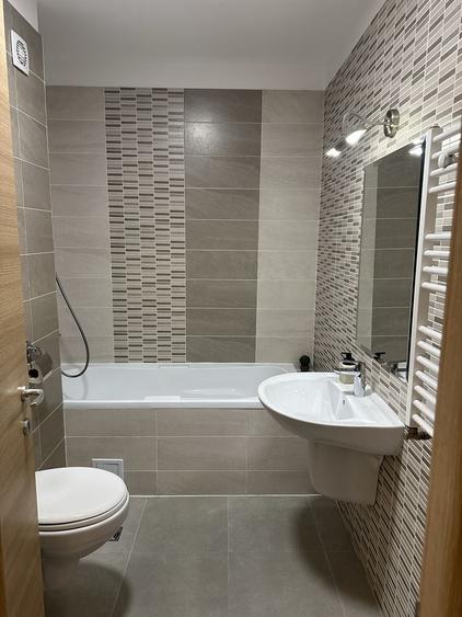 Apartament cu 2 camere nedecomandat în Tractorul