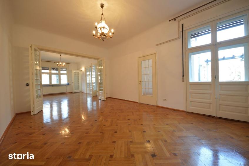 Casă cu 4 camere cu Teren 300 Mp în Dorobanți