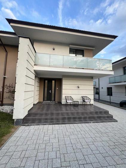 Casă cu 4 camere în Exterior Vest