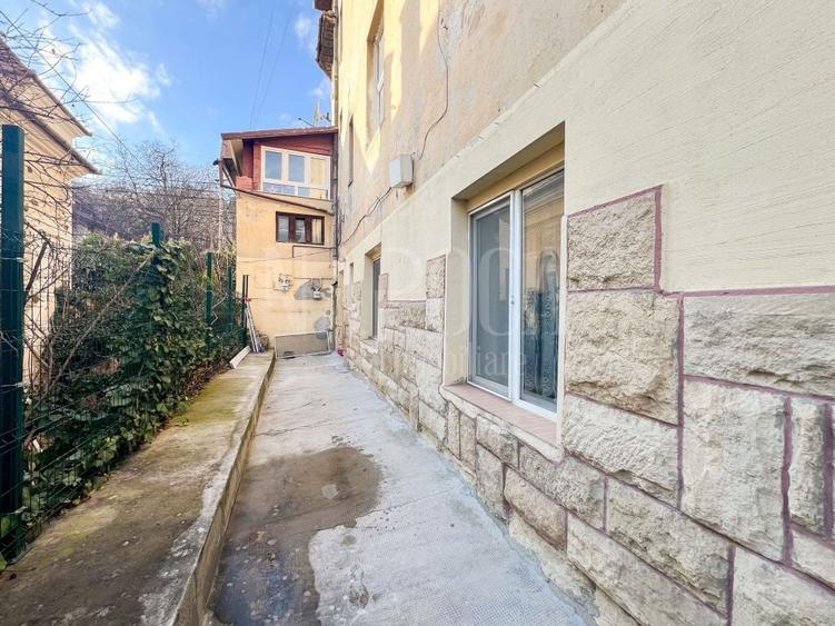 Apartament cu 3 camere decomandat în Gruia