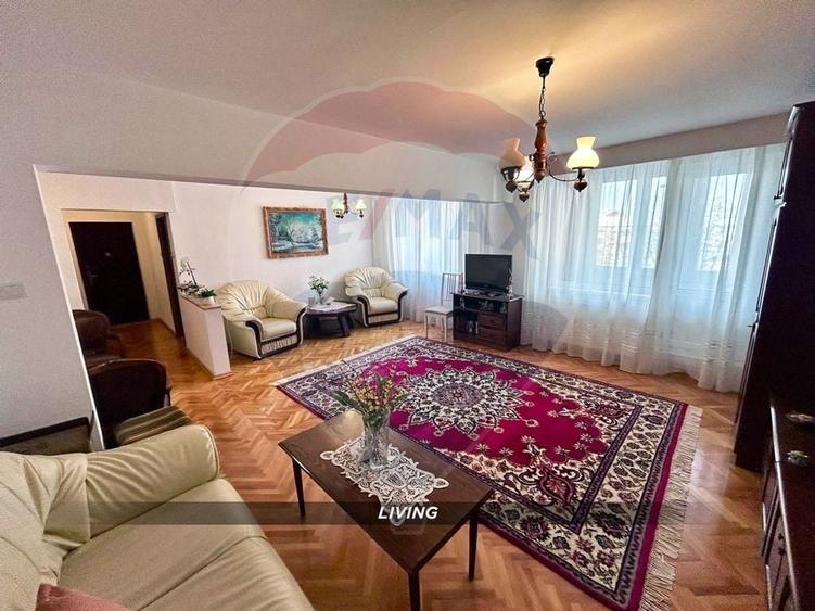 Apartament cu 4 camere decomandat, mobilat în Traian