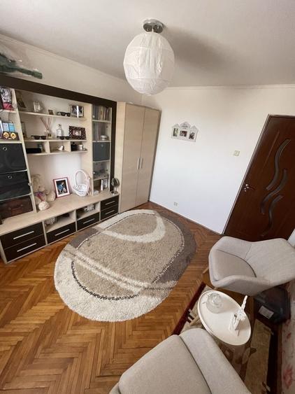 Apartament cu 3 camere semidecomandat în Kogălniceanu