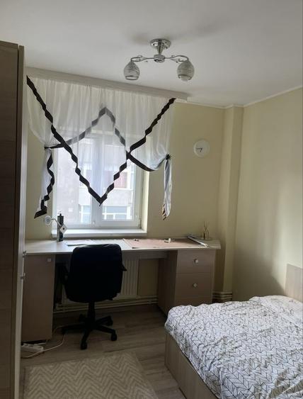 Apartament cu 4 camere decomandat în Central