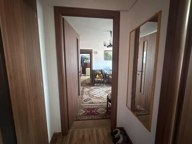 Apartament cu 2 camere semidecomandat, mobilat în Cugir