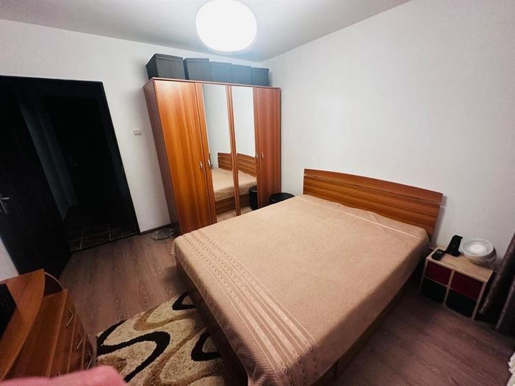 Apartament cu 3 camere decomandat în Boema