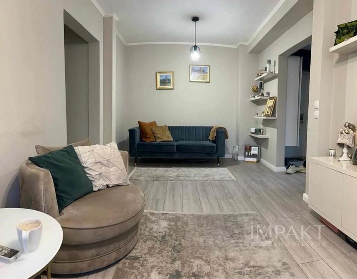 Apartament cu 4 camere decomandat în Florești