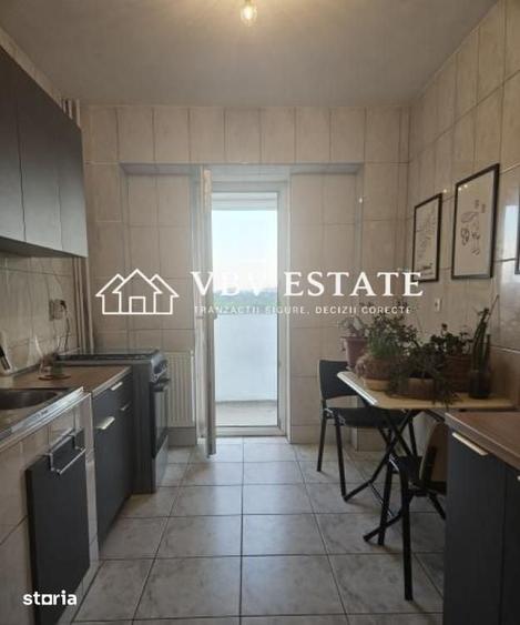 Apartament cu 3 camere semidecomandat în Tineretului