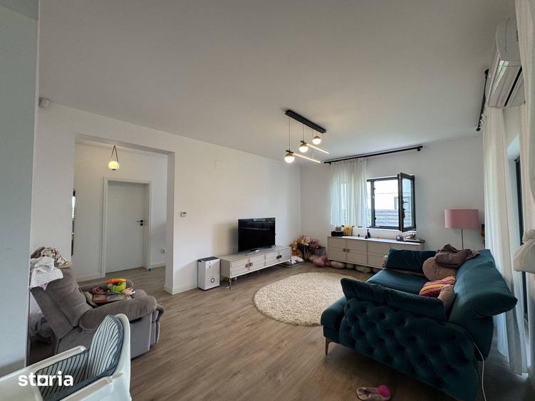 Casă cu 3 camere decomandat cu Teren 518 Mp în Săbăreni