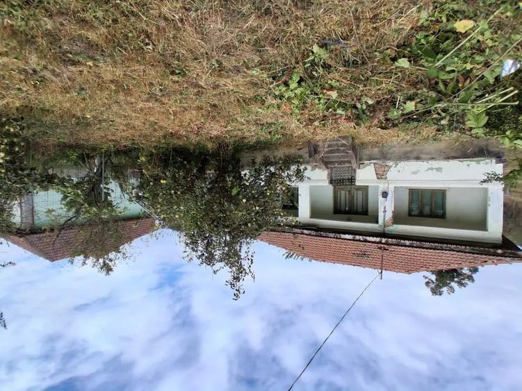 Casă cu 2 camere cu Teren 1110 Mp în Central