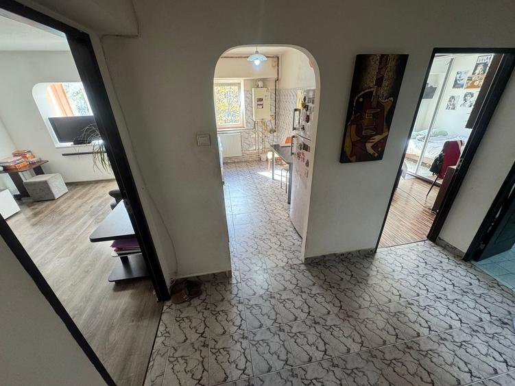 Apartament cu 2 camere decomandat, mobilat în Dacia