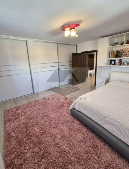 Apartament cu 4 camere decomandat, mobilat în Tractorul