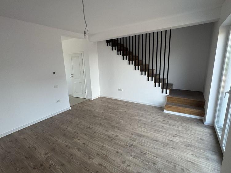 Casă cu 4 camere cu Teren 271 Mp în Săcălaz