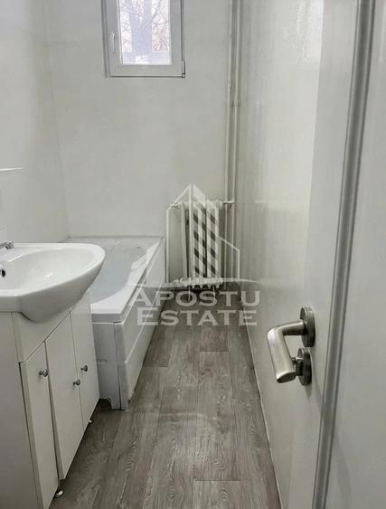 Apartament cu 3 camere semidecomandat în Dacia