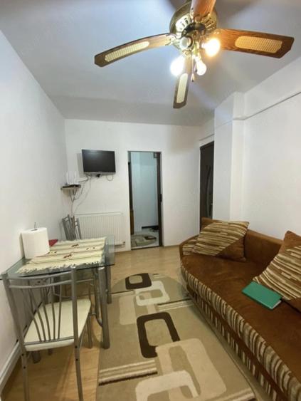 Apartament cu 2 camere decomandat în Rovine