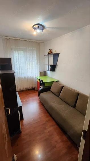 Apartament cu 3 camere semidecomandat, mobilat în Tomis Nord
