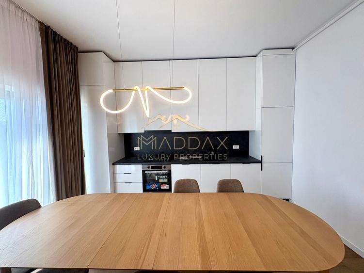 Apartament cu 3 camere semidecomandat, mobilat în Băneasa