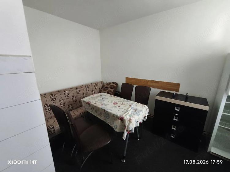 Apartament cu 3 camere decomandat în Petros