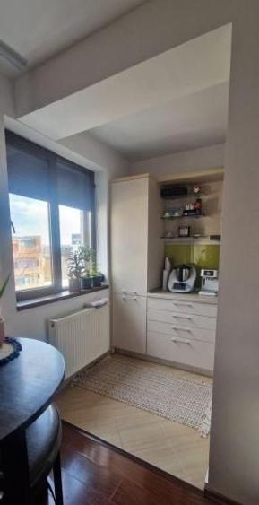 Apartament cu 2 camere semidecomandat, mobilat în P-ța Alba Iulia