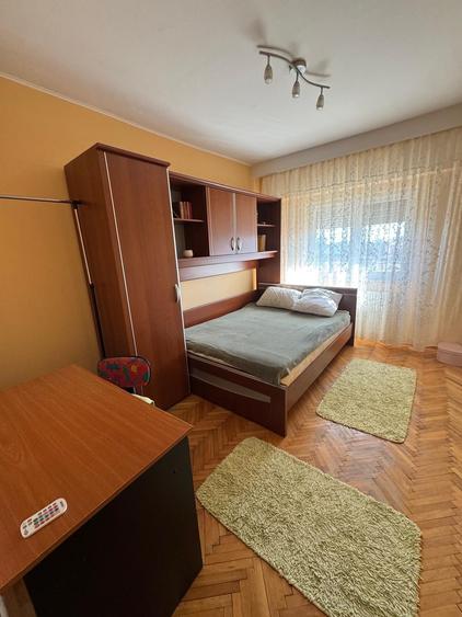 Apartament cu 3 camere decomandat în Inel II