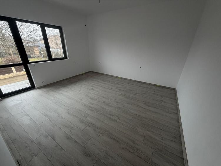 Duplex cu 3 camere cu Canalizare în Central