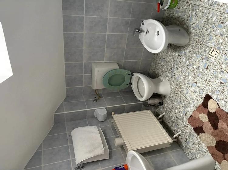 Casă cu Teren 200 Mp în Fabric
