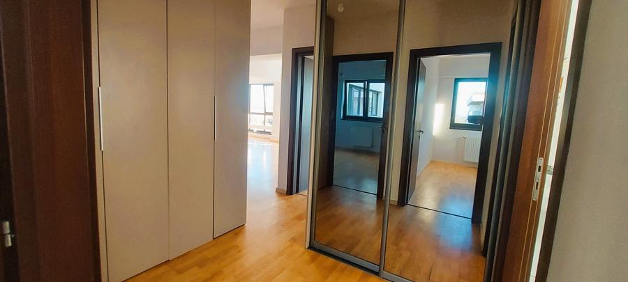 Apartament cu 4 camere nedecomandat în Pipera