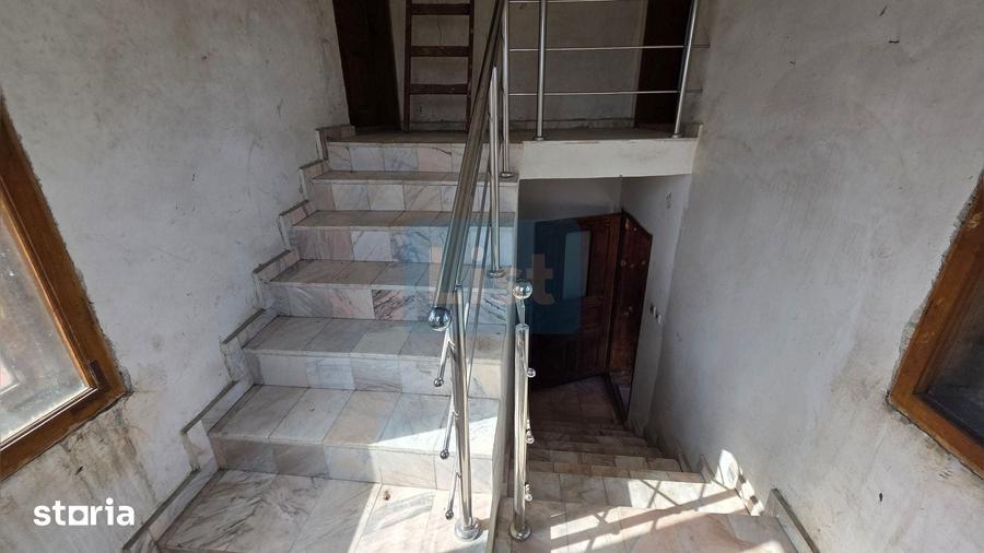 Casă cu 8 camere cu Teren 441 Mp în Central