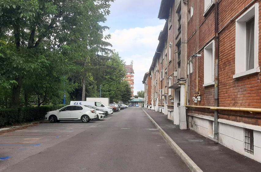 Brasov apartament renovat 2 camere + boxa 7 mp vedere superba spre Tampa - 13