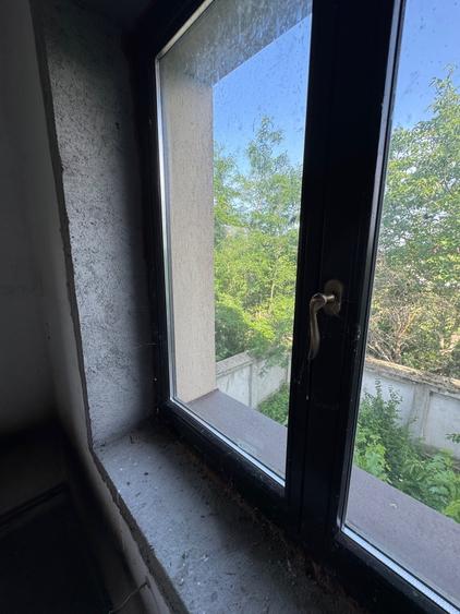 Casă cu 11 camere cu Canalizare în Brănești