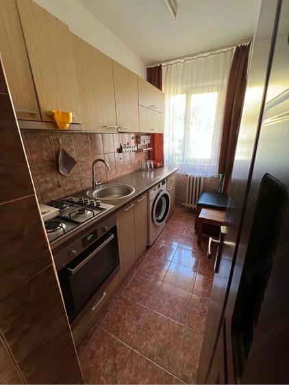Apartament cu 3 camere semidecomandat în Găvana