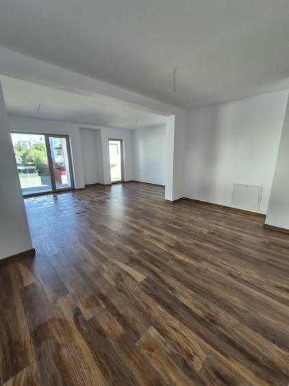 Garsonieră decomandată în Noua