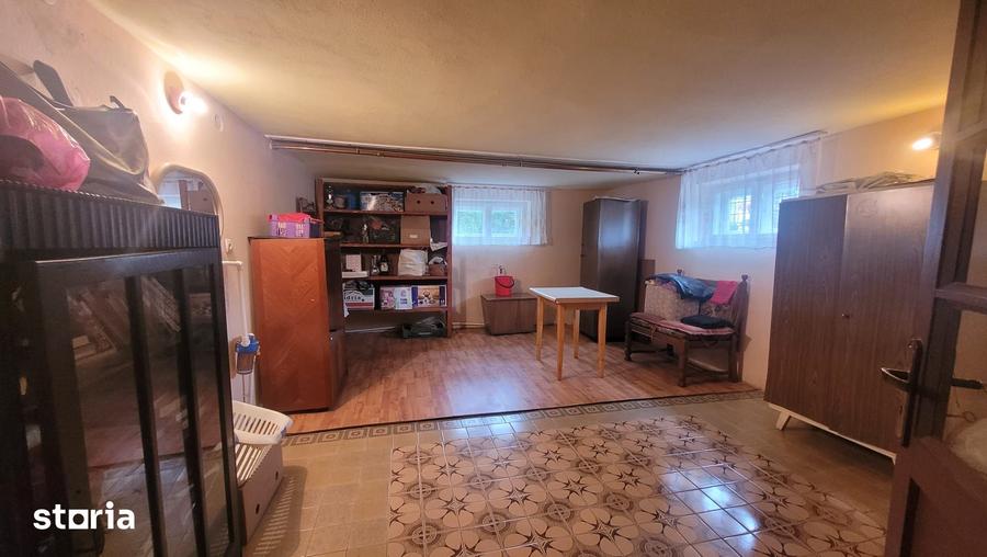 Casă cu 6 camere cu Teren 443 Mp în Livada