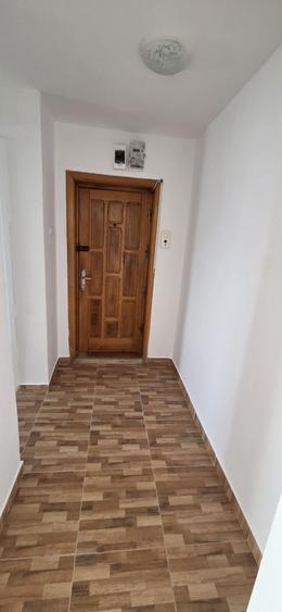 Apartament cu 2 camere semidecomandat în Crâng