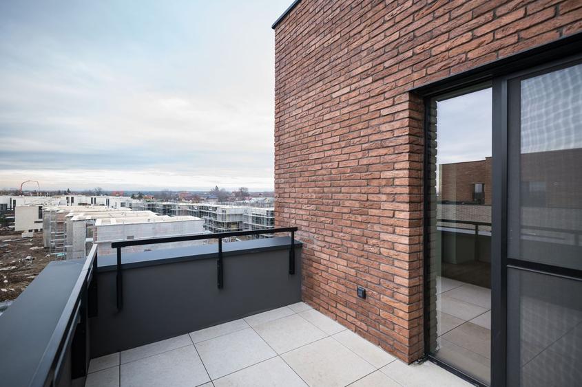 Apartament cu 3 camere semidecomandat în Tunari