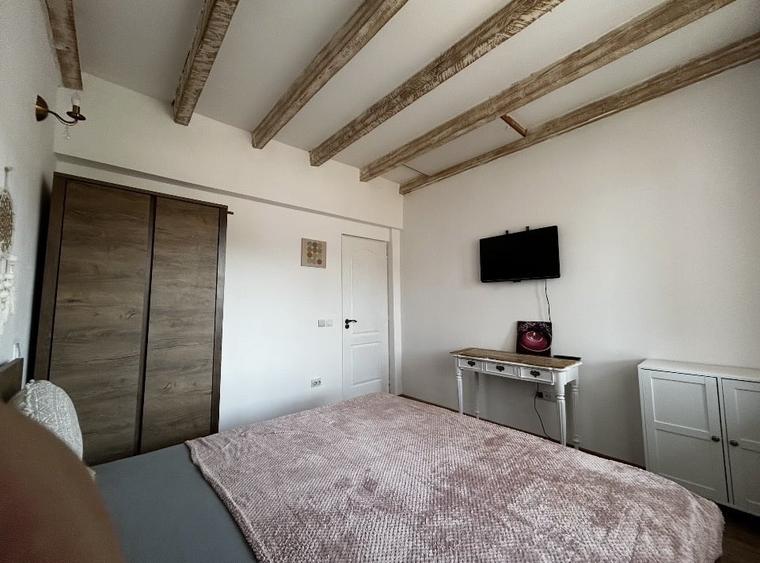 Apartament cu 2 camere semidecomandat, mobilat în Florești