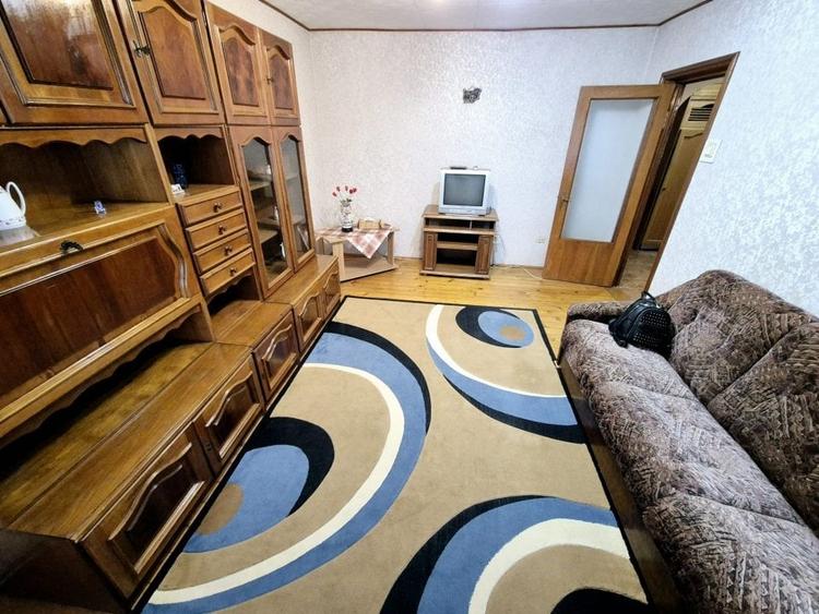 Apartament cu 2 camere decomandat, mobilat în Casa de Cultură