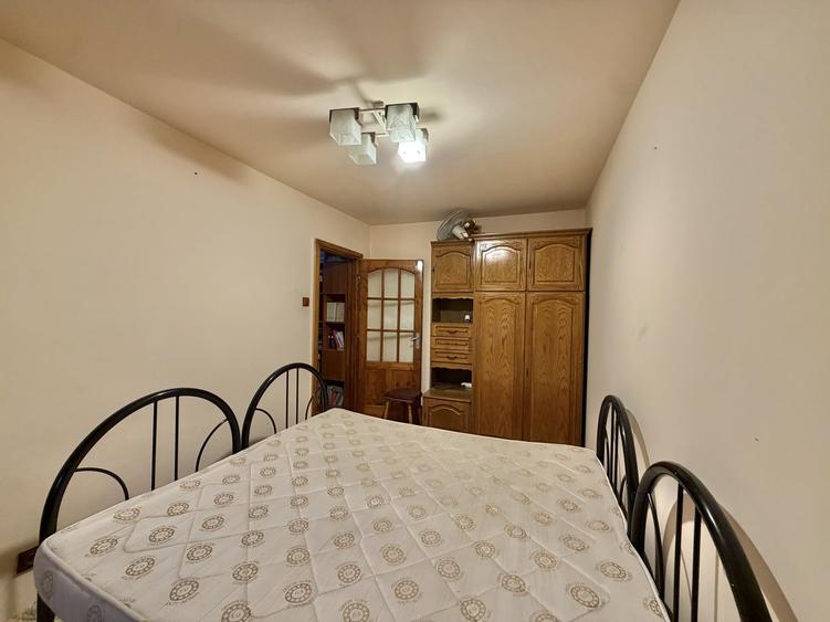 Apartament cu 4 camere semidecomandat, mobilat în Dacia