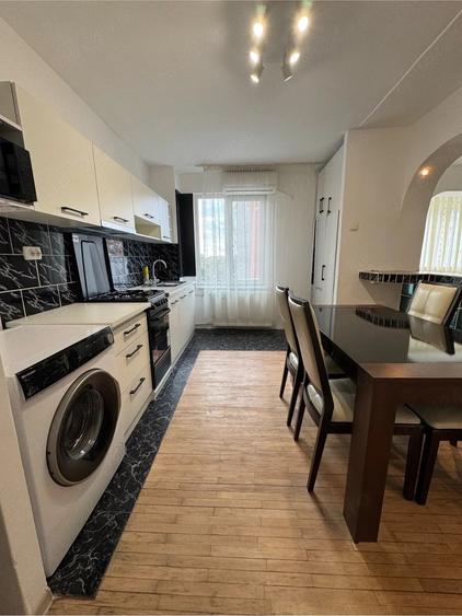 Apartament cu 3 camere decomandat în Rogerius