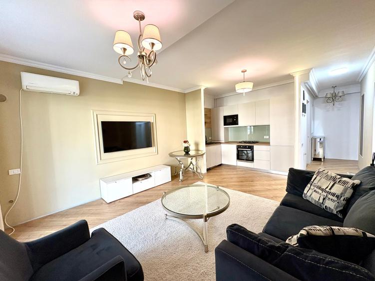 Apartament cu 3 camere semidecomandat, mobilat în Pipera