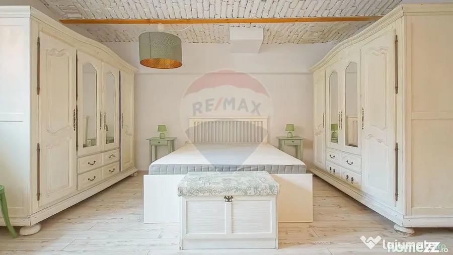 Apartament cu 3 camere semidecomandat în Schei