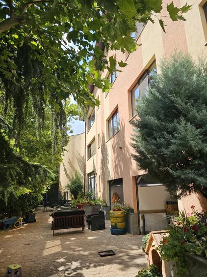 Casă cu 6 camere cu Teren 1250 Mp în Central