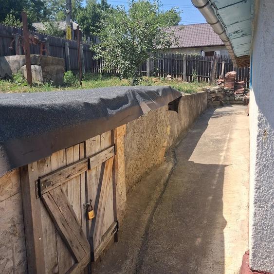 Casă cu 2 camere cu Teren 1000 Mp în Vânători