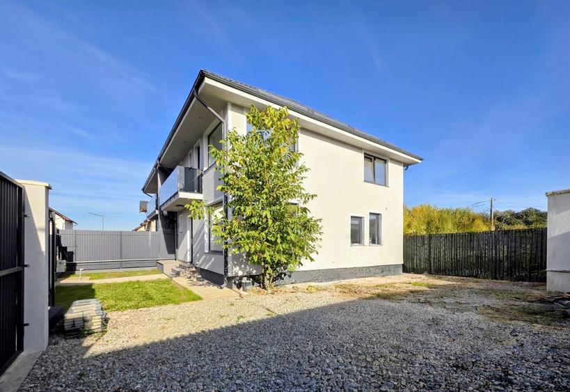 Duplex cu 4 camere decomandat cu Canalizare în Râșnov