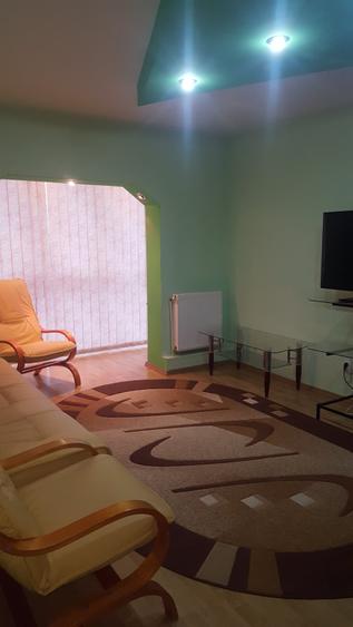 Apartament cu 3 camere semidecomandat în Lunei