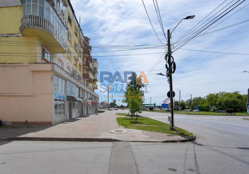 Apartament cu 4 camere decomandat, mobilat în Sud-Vest